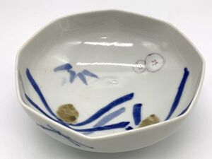 【骨董陶器】白磁色絵　松竹梅図　『八角鉢』　状態良好　　O0126A