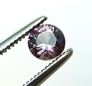 マダガスカル ベキリー地区★カラーチェンジガーネット0.28ct カット良い★3538cxy