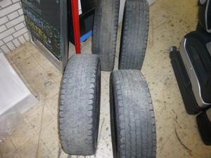 √O√　BRIDGESTONE BLIZZAK　REVO969　ブリジストン　スタッドレスタイヤ　 中古品　4本セット　7～8部山　195/80R15