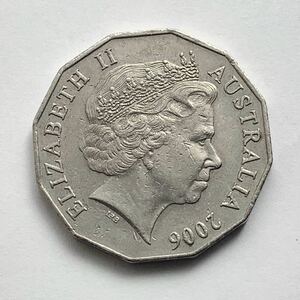 【希少品セール】オーストラリア エリザベス女王肖像デザイン 50セント硬貨 2006年 1枚