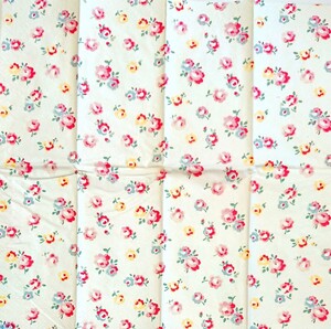 【即決】ペーパーナプキンバラ売り1枚から ポケットサイズ 【Cath Kidston】LITTLE ROSE white