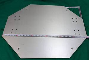 【中古・送料無料】アルミ板 600ｘ470 （コーナーカット150x150）板厚:15mm　 重量9.53kg　定盤 作業台 ベースプレート 4-M10 , 16-Φ6.5