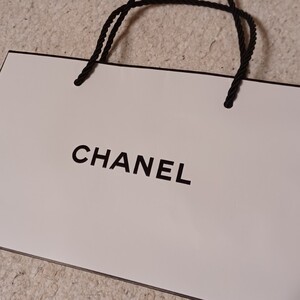 CHANEL ショップ袋 紙袋 白 ホワイト 縦約13.5㎝、横約24㎝、マチ約7 ㎝