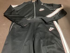 NIKE 黒、ロゴ白、ピンク、ライン白、ピンク、グレー上下セット　サイズＭ（160）