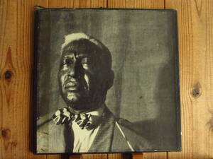 Leadbelly / Leadbelly