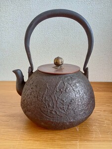 ☆鉄瓶　時代鉄瓶　龍文堂造　急須　湯沸　煎茶道具　松竹梅文　1477g