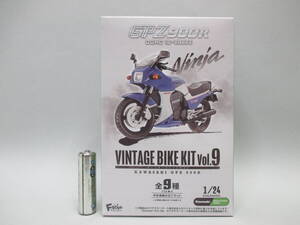 エフトイズ／１：２４　カワサキＧＰＺ９００Ｒニンジャ（１９９８年Ａ１１）