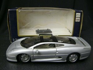 Maisto マイスト 1:24 ダイキャストカー JAGUAR XJ220 1992