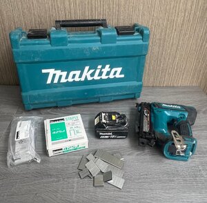 小樽店【中古品】【動作確認済み】2-02 makita マキタ 充電式タッカ ST421D 本体 18V バッテリー、ケース、保護メガネ、ステープル付き