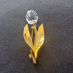 q2588 Swarovski スワロフスキー ブローチ コサージュ ゴールドカラー 薔薇？チューリップ？モチーフ アクセサリー レディース