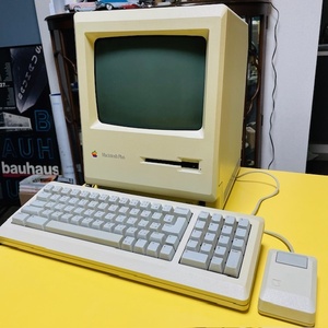 超美品！動作良好 Apple Macintosh Plus / 4MB / 元箱付き 発泡材付き / ワンオーナー品