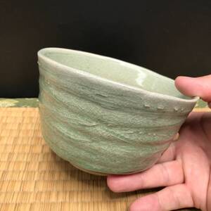 青磁貫入釉の大茶碗、岡部嶺男銘印？茶器　茶入　茶わん　小鉢　杯　珍味入れ（R60805_A）