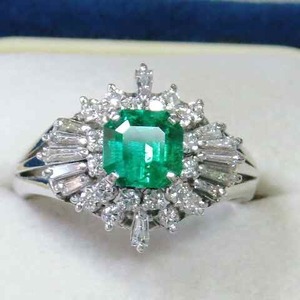 【値下げ交渉は質問欄より】極まる美！エメラルド０，８８ＣＴ（取巻きダイヤ０，６４ＣＴ）プラチナ９００製リング★存在感ある素敵な指輪