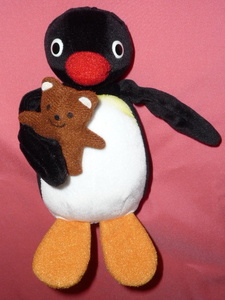 激レア！カワイイ♪ PINGU くまを抱っこした ピングー お手玉素材ぬいぐるみ ☆