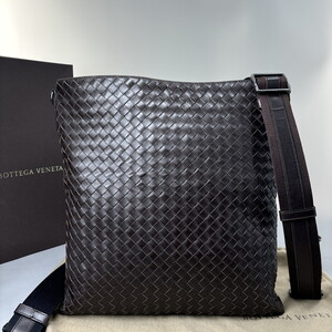 1円【新品同様】BOTTEGA VENETA ボッテガヴェネタ ショルダーバッグ メッセンジャー イントレチャート メンズ ビジネス 斜め掛け ブラウン