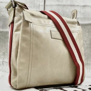 【近年モデル】BALLY バリー ショルダーバッグ サコッシュ ボディ レザー 斜め掛け クロスボディ ロゴ型押し メンズ ビジネス ベージュ 