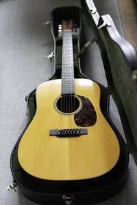 Martin　D-18　75th記念モデル