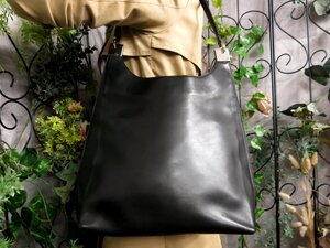 ●超美品●Salvatore Ferragamo フェラガモ●ガンチーニ●カーフ レザー 本革●ワンショルダー バッグ●黒●シルバー金具●B5●Js54520