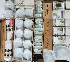 RBT114c 香蘭社 未使用 大量100点以上!! まとめて 和食器 香蘭社 木箱入り 陶器 ご飯 茶碗 小皿 刺身皿 食器等 おまけ 漆器吸い物椀 おまけ