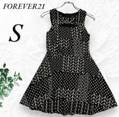 FOREVER21 ワンピース ひざ丈 ノースリーブ 総柄 ブラック カジュアル