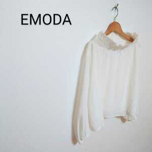 ◇EMODA スモックオフショルダートップス