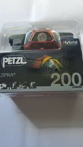 未開封ペツルPETZLジプカ ZIPKA Headlampヘッドランプ最大200ルーメン E93ABB 黒赤コードリール仕様 箱前面に経年劣化の電池腐食の汚れ有り