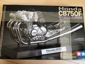 タミヤ オートバイシリーズ No.24 1/6 Honda CB750F エンジン ディスプレイモデル 