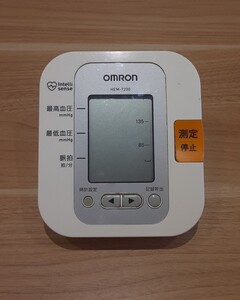 【本体のみ】通電確認済み OMRON 自動 電子 血圧計 HEM-7200 オムロン 自動血圧計 上腕式