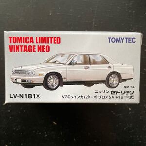 LV-N181a 日産 セドリック V30ツインカムターボ ブロアムVIP 91年式（ホワイト） （1/64スケール トミカリミテッドヴィンテージNEO 301257