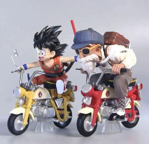 ドラゴンボール 海外限定 孫悟空＆亀仙人 バイクフィギュアの２体セット