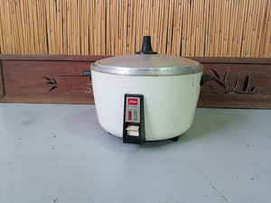 ◇炊飯器/炊飯ジャー 電気釜 電化製品 保温器 古家電 昭和レトロ ホワイト 白 調理器具 東芝 RC-6MH インテリア キッチン 古民家 