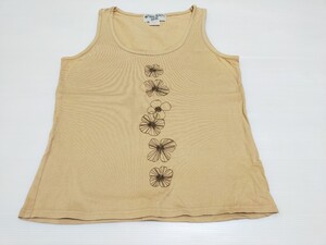 ナチュラルビューティーベーシック NATURAL BEAUTY BASIC タンクトップ ベージュ 綿 ノースリーブ カットソー 丸首 花柄 刺繍 レディース