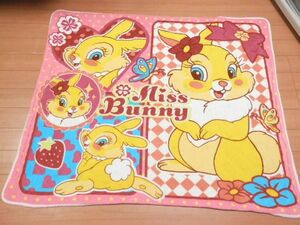 ミスバニー Ｍiss Bunny マルチカバー　ラグ　ミニ絨毯　マルチラグ　約121cm X105cm　子供部屋向き　インテリア　雑貨