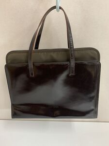 1768-7-100　MARY QUANT マリークワント ★ 大容量　トート　　ファスナー付き　バッグ　トートバッグ