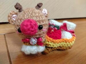 作家様☆ ハンドメイド 赤鼻のトナカイ ソリ プレゼント あみぐるみ ぬいぐるみ