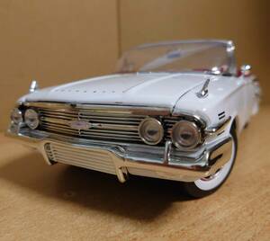 1/18 シェビーインパラ 1960 ホワイト Chevy Impala Convertible 1960 モーターマックス製