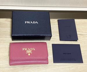 【未使用品】PRADA プラダ サフィアーノレザー ゴールド金具 4連 キーケース 鍵入れ キーリング レディース 