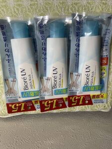 新品未使用　送料無料　ビオレUVアクアリッチ ライトアップエッセンス （日焼け止め）SPF50＋　PA++++（顔・からだ用）容量1本105g×3本