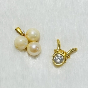  [240924-2T]【現状品】≪貴金属/アクセサリー≫K18/チャーム2点/総重量約3.15g/0.01/0385/※石詳細不明