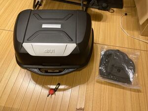 トップケース GIVI E43NTLD