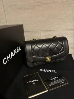 極美品　CHANEL マトラッセ　ダイアナフラップ　ラムスキン