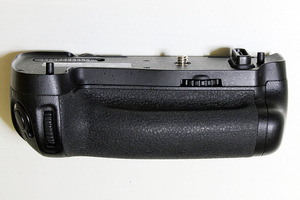 【動作未確認】Nikon D750用マルチパワーバッテリーパック MB-D16【ジャンク】