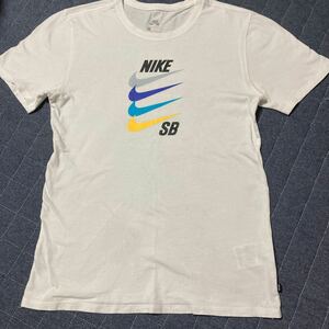 ☆送料無料☆used☆中古品☆NIKE ナイキSB☆Tシャツ 半袖カットソー☆Sサイズ☆メンズ トップ