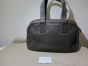 BOTTEGA VENETA　ボッテガ・ヴェネタ　バッグ　超美品　おしゃれなお色と編み込み上質皮革　上品高価なバッグ　共袋　　　　