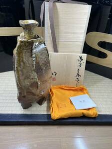 隠崎隆一 備前 大徳利　三脚　花入　岡山県無形文化財 共箱 共布 栞 酒器 師　人間国宝　伊勢崎淳　 備前焼 オブジェ作家　一輪挿し