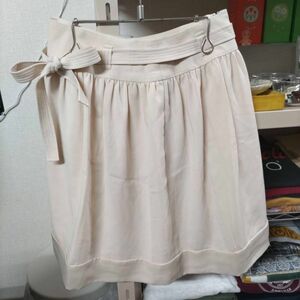 良品 TO BE CHIC トゥービーシック ベルト付 ミニ スカート ベージュ 38 UFE64-501-40