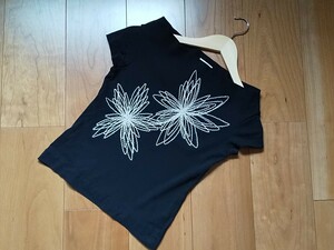 シビラ　Sybilla　フラワー刺繍入りカットソー　黒×ベージュ　半袖　Mサイズ　綿100％　日本製　手洗い可