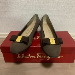 レディース 6 1/2 C 23.5cm Salvatore Ferragamo サルヴァトーレ フェラガモ ダークブラウン スエード パンプス ヴァラリボン ウッドヒール