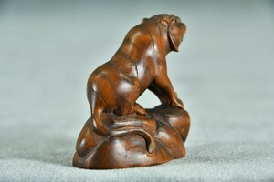 【古美術】寅 根付 Netsuke 精密 彫刻 超絶技巧 提げもの 提物 虎 とら 古玩 柘植