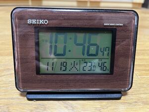 SEIKO セイコー 電波置時計 木目 目覚まし時計 デジタル カレンダー 置時計